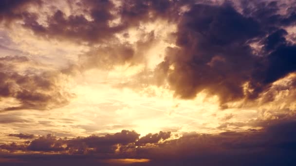 Crepúsculo Fantasia Nuvens Dinâmicas Antes Pôr Sol Prazo Validade — Vídeo de Stock