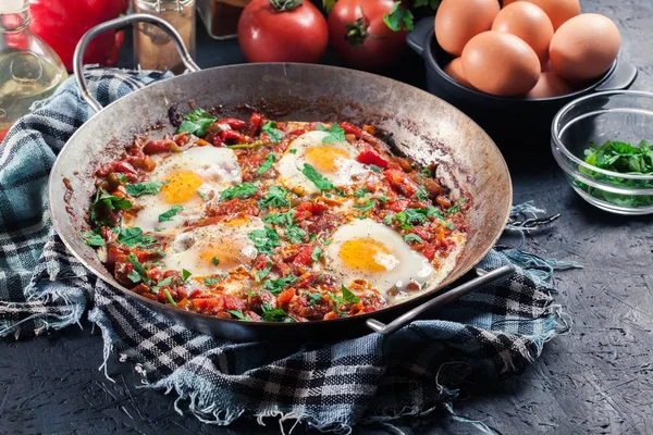 Shakshuka Сковороді Близького Сходу Традиційним Блюдом Яєчня Помідори Солодкий Перець — стокове фото