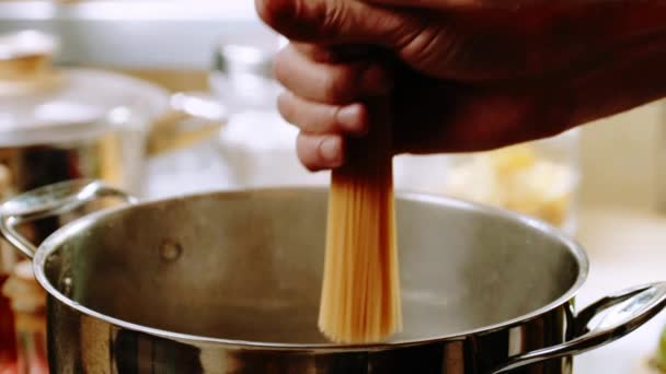 Preparação Almôndegas Molho Tomate Com Macarrão Espaguete — Vídeo de Stock