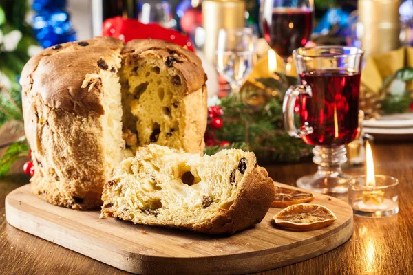 Kerst Panettone Cake Met Rozijnen Fruit Traditionele Italiaanse Schotel — Stockfoto