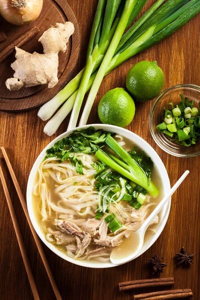 Pho Ga - soupe de nouilles au poulet — Photo