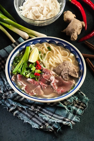 Pho Rauw Rundvlees Noodlesoep Traditionele Vietnamese Soep — Stockfoto