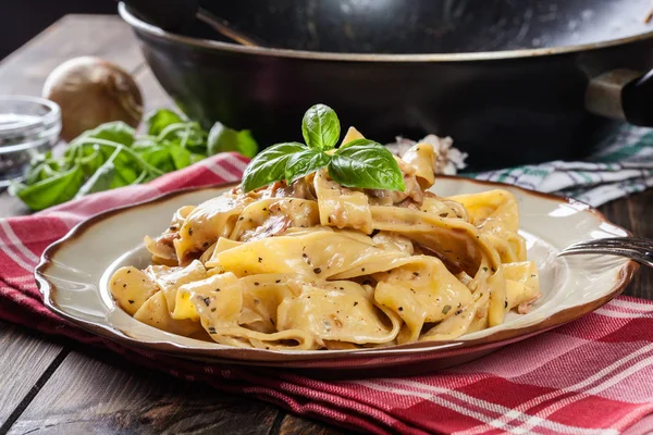 Prosciutto Peynir Soslu Pappardelle Makarna Yiyecek Içecek — Stok fotoğraf