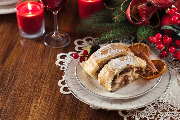 Traditional Puff Pastry Strudel Apple Raisins Cinnamon Christmas Table — Stock Photo, Image