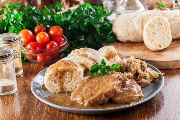 Lombo Porco Molho Com Bolinhos Pão Chucrute Cozinha Checa — Fotografia de Stock