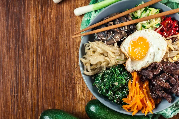 Pibimbap Rýže Hovězím Masem Zeleninou Tradiční Korejský Pokrm — Stock fotografie