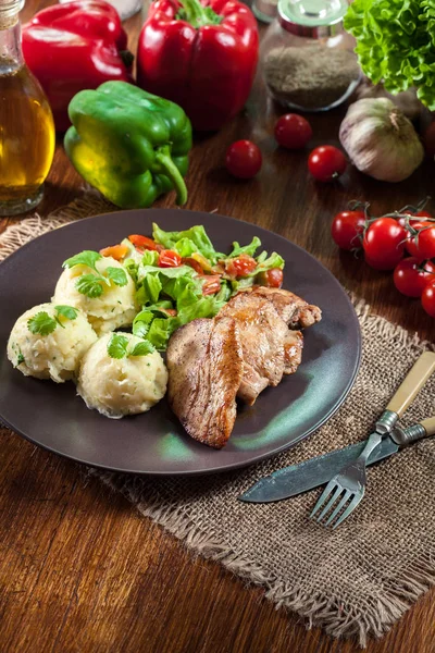 Filetes Pollo Pechuga Con Puré Papas Delicioso Plato —  Fotos de Stock