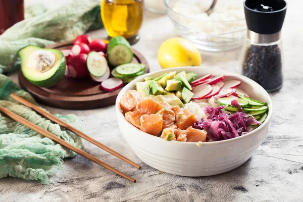 Porren Bowl Traditionele Hawaïaanse Rauwe Vissalade Met Rijst Avocado Komkommer — Stockfoto