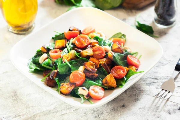 Roasted Pumpkin Salad Spinach Tomatoes Nuts Autumn Dish — Stock Photo, Image