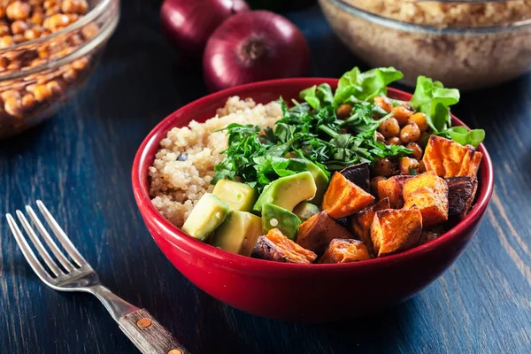 Kleurrijke Buddha Bowl Met Quinoa Geroosterde Verse Groenten Gezonde Voeding — Stockfoto