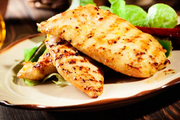 Grilled chicken breasts served with grilled paprika — Stock Photo, Image