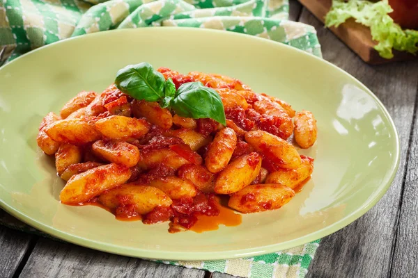 Gnocchi Italien Avec Sauce Tomate Sur Une Assiette — Photo