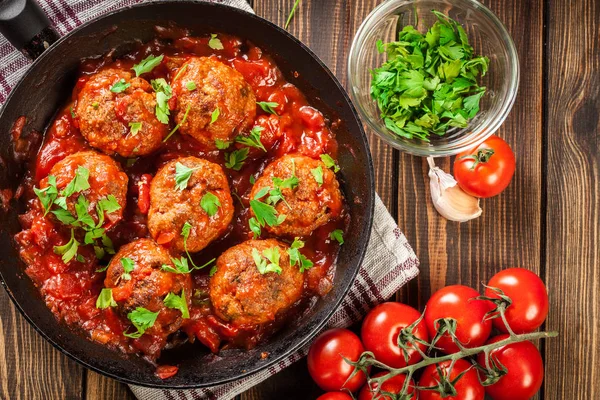 Varkensvlees Gehaktballetjes Met Pikante Tomatensaus Een Pan Bovenaanzicht — Stockfoto