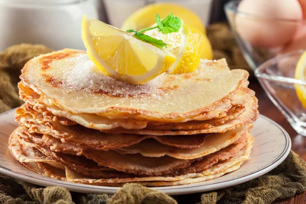 Panquecas Britânicas Com Limão Açúcar Tradicional Para Shrove Terça Feira — Fotografia de Stock