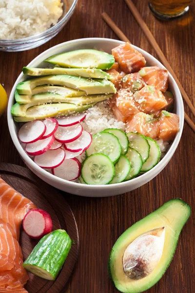 Porren Bowl Traditionele Hawaïaanse Rauwe Vissalade Met Rijst Avocado Komkommer — Stockfoto