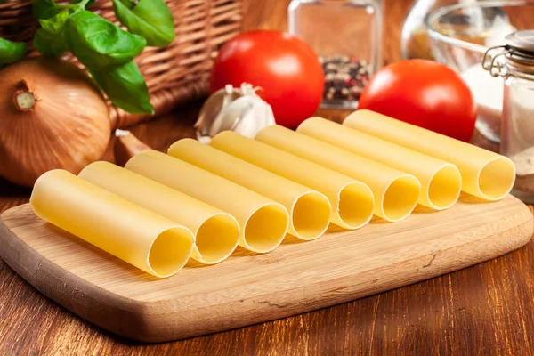 Uncooked Cannelloni Pasta Cutting Board Ingredients Italian Cuisine — Stock Photo, Image