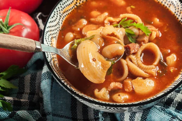 Паста e fagioli - суп з макаронами та квасолею — стокове фото