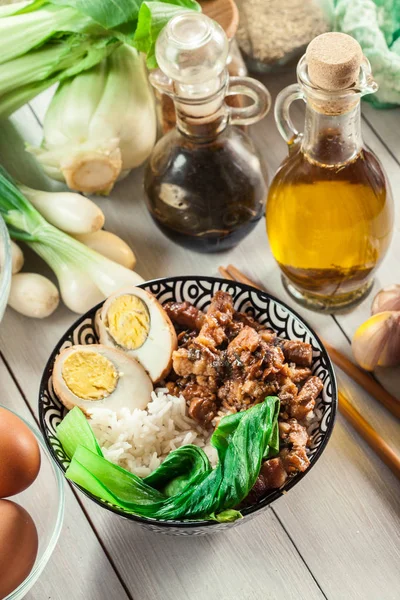 Taiwanesiska bräserad fläsk över ris — Stockfoto
