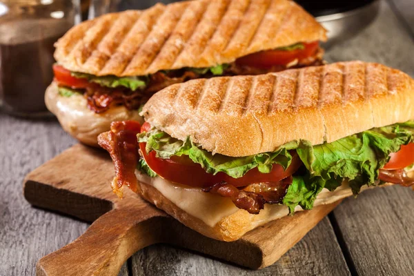 Toasted ciabatta sandwich with smoked bacon, cheese and tomato — Stock Photo, Image