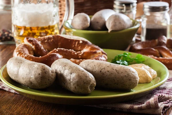 Petit déjeuner bavarois avec saucisse blanche — Photo