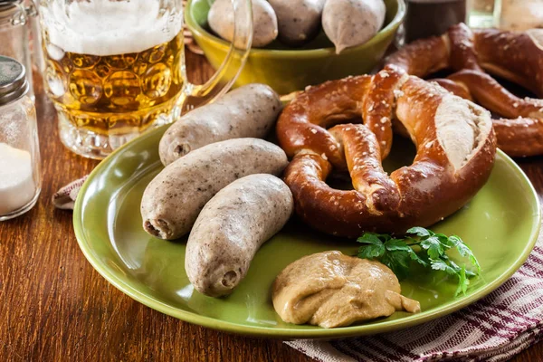 Pequeno-almoço bávaro com salsicha branca — Fotografia de Stock