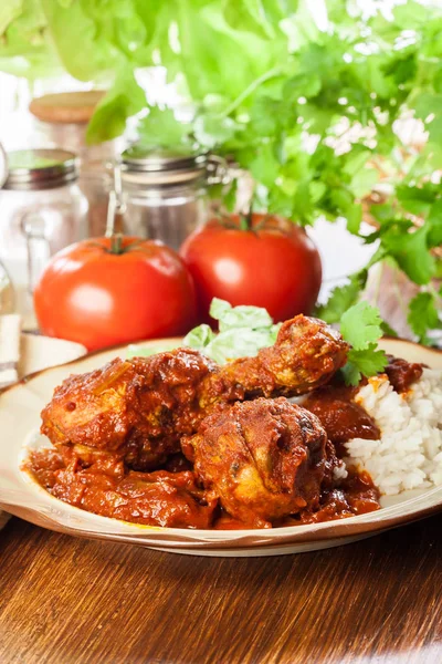 Poulet au curry de pilon avec riz — Photo