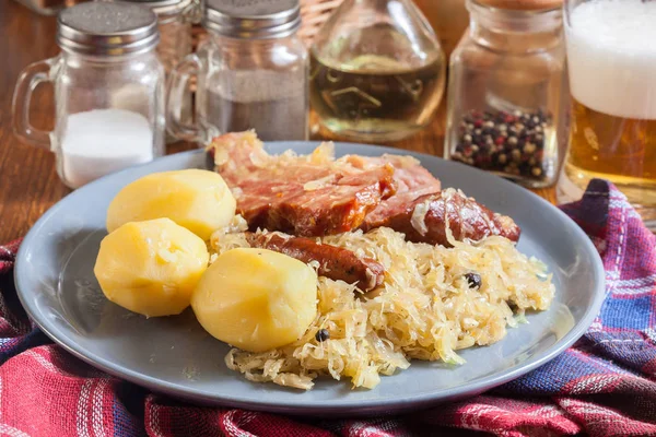 Choucroute garnie. Alsatian sauerkraut — Stock Photo, Image