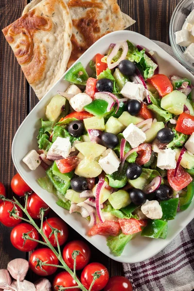 Ensalada griega con verduras frescas —  Fotos de Stock