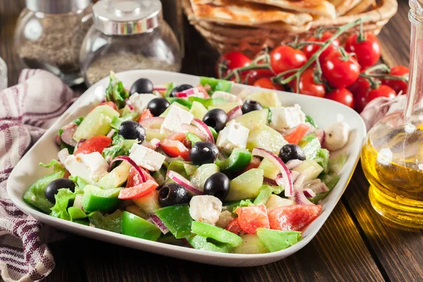 Greek salad with fresh vegetables — Stock Photo, Image