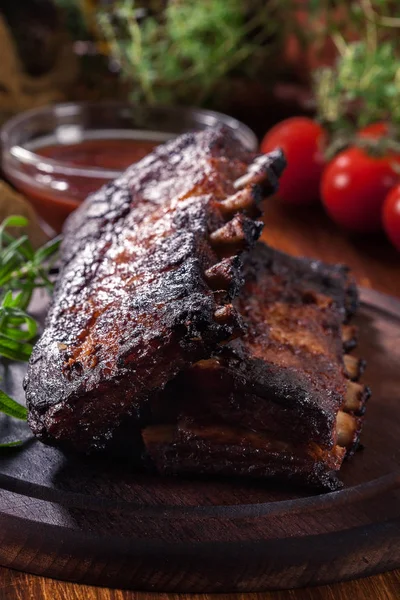 Pittige gegrilde varkensribbetjes — Stockfoto