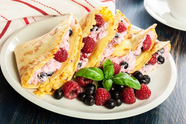 Deliciosos crepes tradicionales caseros sabrosos — Foto de Stock