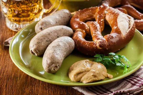 Petit déjeuner bavarois avec saucisse blanche — Photo