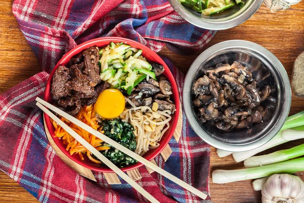 비빔밥-쇠고기와 채소 밥 — 스톡 사진