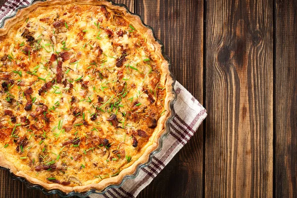 Lorena de quiche caseira com bacon e queijo — Fotografia de Stock