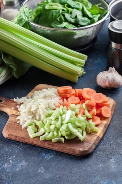 Groenten klaar voor het bereiden van Italiaanse bruiloft soep — Stockfoto