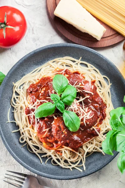 ミートボールとトマトソースとスパゲティパスタ — ストック写真