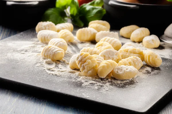 Ongekookt zelfgemaakte gnocchi — Stockfoto