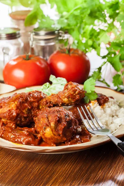 Poulet au curry de pilon avec riz — Photo