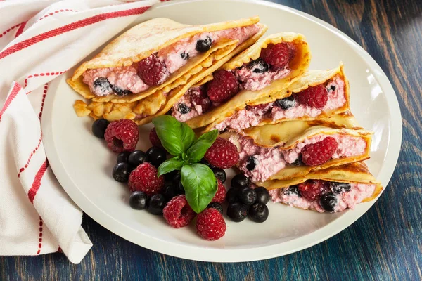 Delicious tasty homemade traditional crepes — Stock Photo, Image