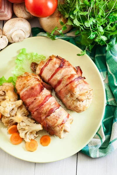 Peito de frango recheado com champignon — Fotografia de Stock