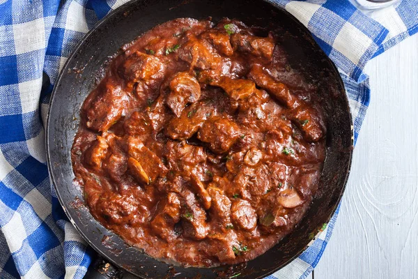 Stroganoff de carne con champiñones — Foto de Stock