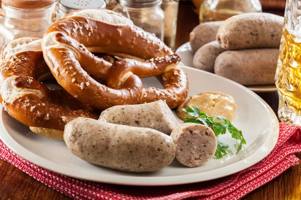Pequeno-almoço bávaro com salsicha branca — Fotografia de Stock
