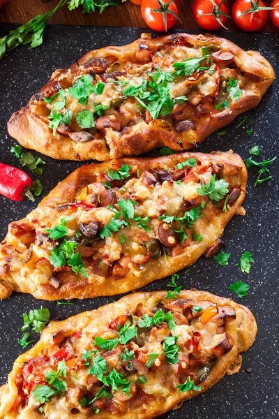 Peca tradicional turca con carne y verduras — Foto de Stock