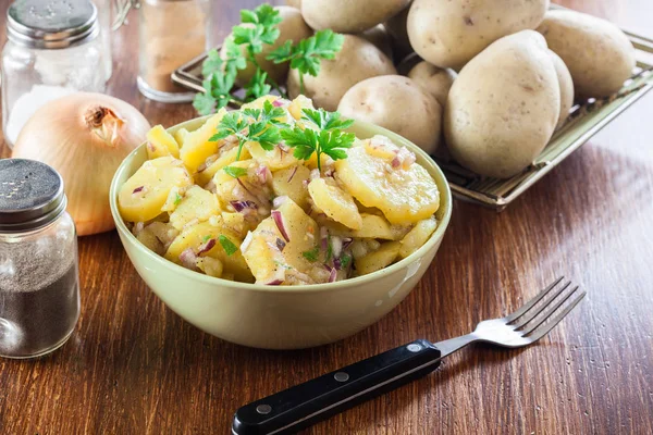 Traditioneller Kartoffelsalat — Stockfoto