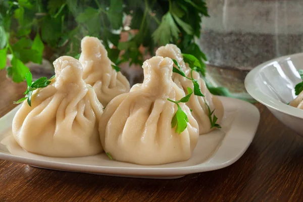 Georgian dumplings - Khinkali (Chinkali) with minced meat and herbs — Stock Photo, Image