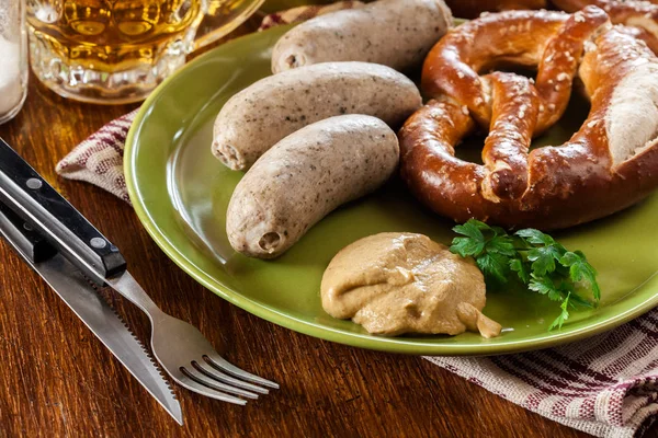 Petit déjeuner bavarois avec saucisse blanche — Photo