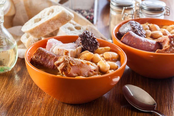 Tigela com fabada asturiana — Fotografia de Stock