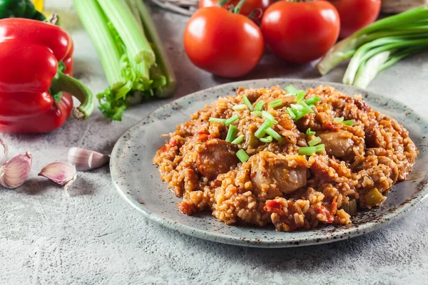 Csirke Jambalaya Fűszeres Rizs Csirkével Kolbásszal Kreol Tál — Stock Fotó