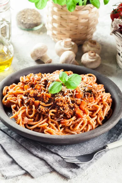 Espaguetis Boloñeses Con Champiñones Queso Cocina Italiana —  Fotos de Stock