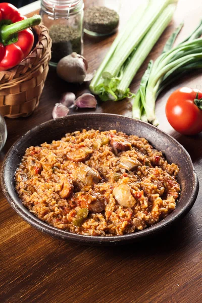 Frango Jambalaya Arroz Condimentado Com Frango Uma Salsicha Prato Crioulo — Fotografia de Stock